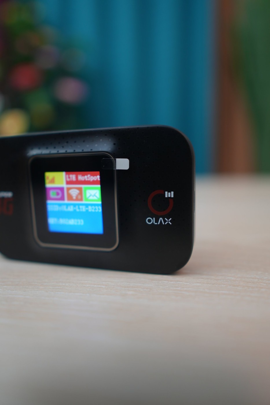 OLAX MF982 4G+ LTE Pocket WiFi Router (LCD Display, Dual SIM)