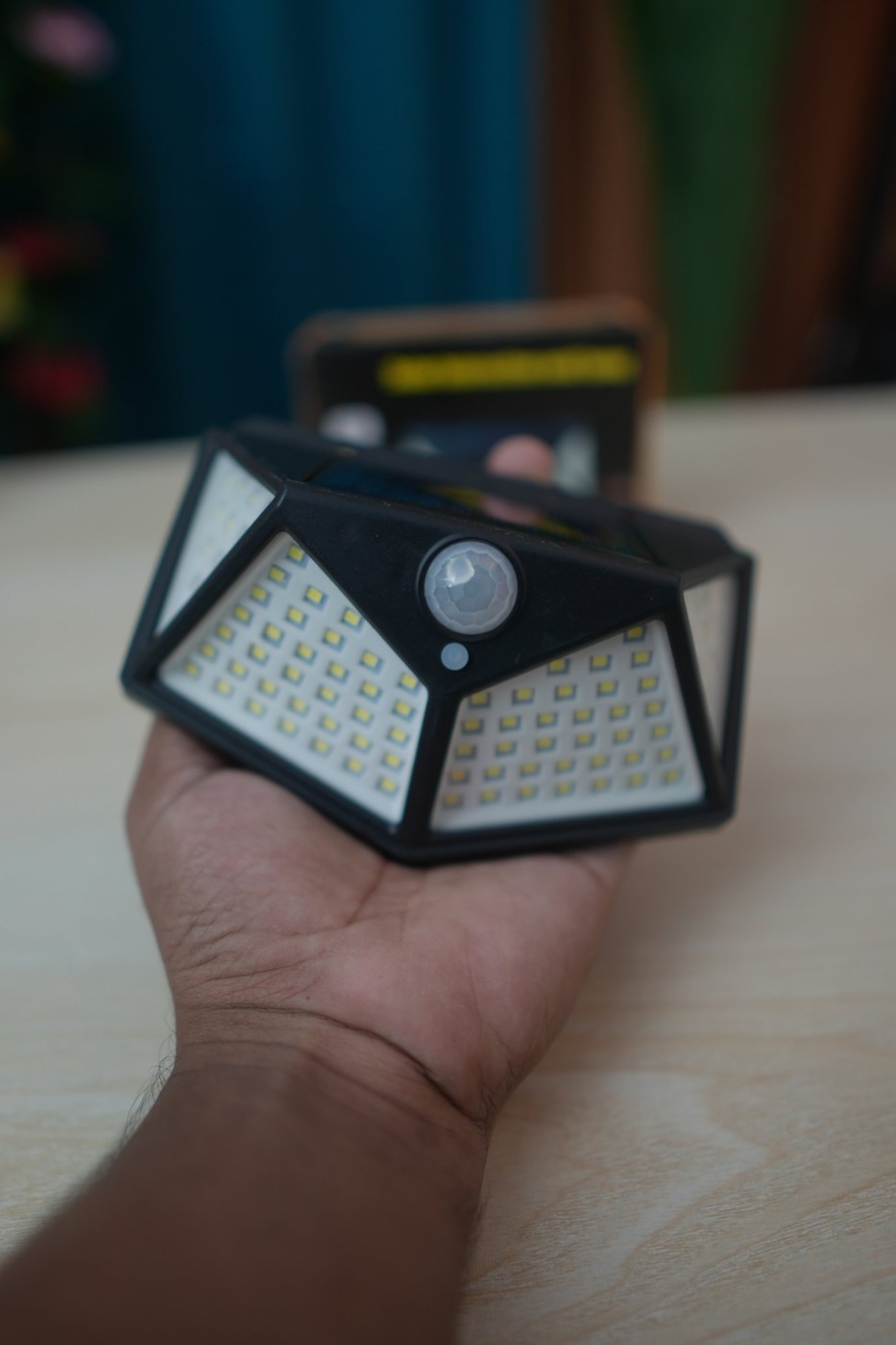 Solar Interaction Wall Lamp BK-100 (100 LED, Motion Sensor)