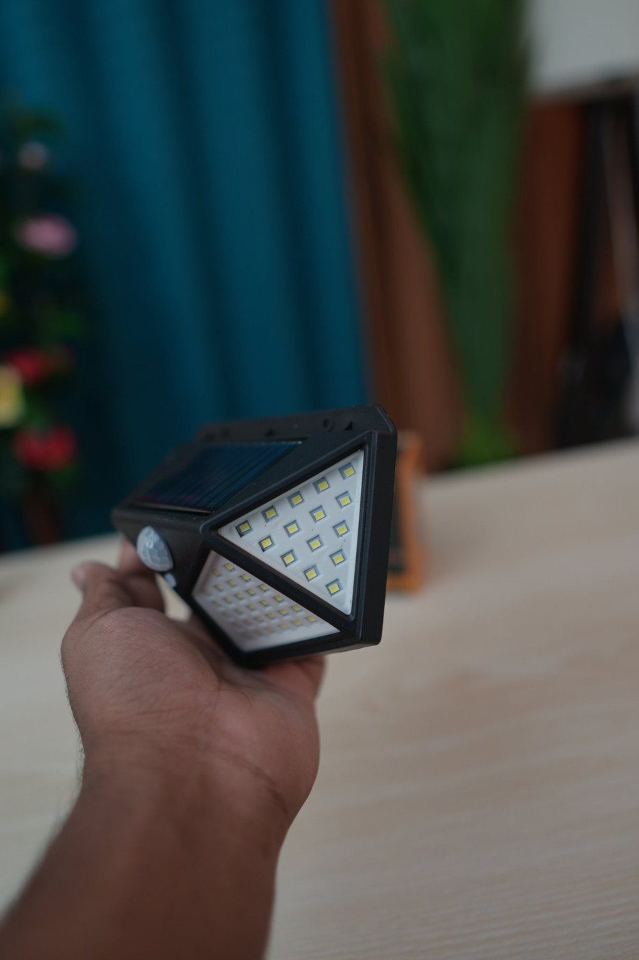 Solar Interaction Wall Lamp BK-100 (100 LED, Motion Sensor)