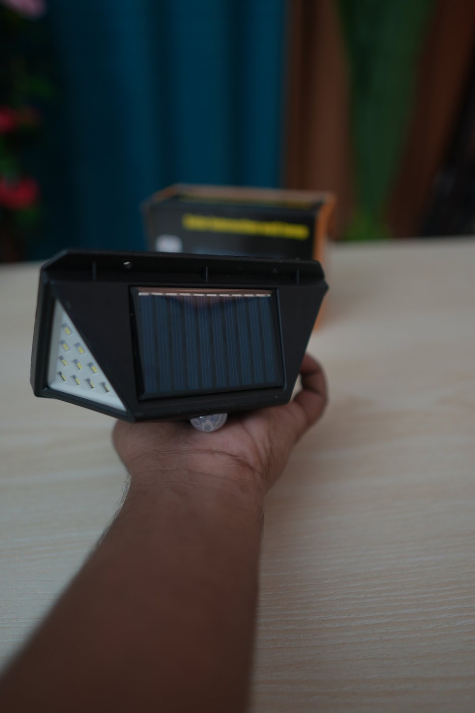 Solar Interaction Wall Lamp BK-100 (100 LED, Motion Sensor)
